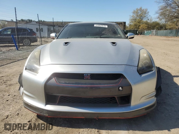 2009 Nissan GT-R Premium z VIN JN1AR54F89M252139, wystawiony jako Copart lot #52062915 z przebiegiem 73 483 mil mil oraz Szkody całkowita. Historia ofert i sprzedaży dostępna na DreamBid. Obrazek 5.