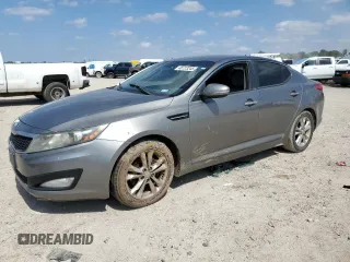 2013 Kia Optima LX z VIN 5XXGM4A74DG228092, wystawiony jako Copart lot #48723245 z przebiegiem 147 148 mil mil oraz Szkody całkowita. Historia ofert i sprzedaży dostępna na DreamBid. Obrazek 1.