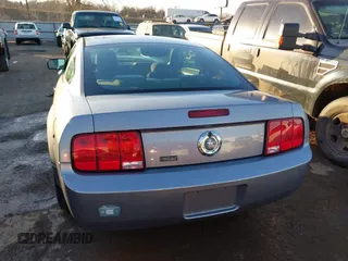 2007 Ford Mustang Deluxe z VIN 1ZVFT80N975302845, wystawiony jako IAAI lot #41615150 z przebiegiem Nie podano mil oraz . Historia ofert i sprzedaży dostępna na DreamBid. Obrazek 17.