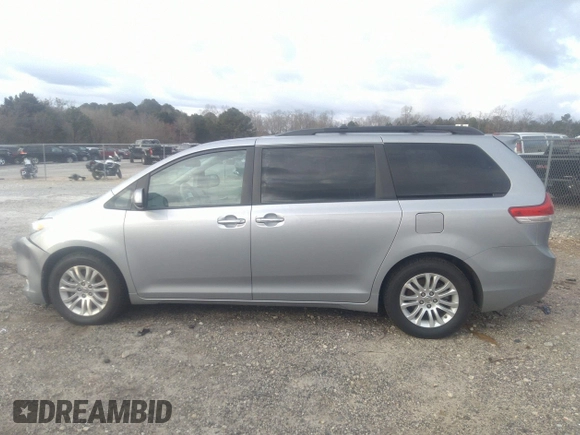 2014 Toyota Sienna XLE with VIN 5TDYK3DC0ES421501, listed as a IAAI auction lot 41672414 with 111,911 mi miles. Bid and sale history available at carsss.com. Image 14.