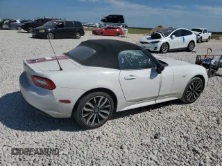 2019 FIAT 124 Spider Urbana Edition z VIN JC1NFAEK1K0143043, wystawiony jako Copart lot #68020584 z przebiegiem Nie podano mil oraz Szkoda całkowita • Salvage title. Historia ofert i sprzedaży dostępna na DreamBid. Obrazek 3.