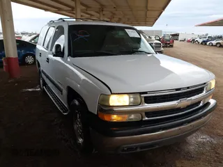 2002 Chevrolet Tahoe LS with VIN 1GNEC13V72R293380, listed as a IAAI auction lot 41728645 with 249,000 mi miles. Bid and sale history available at carsss.com. Image 1.