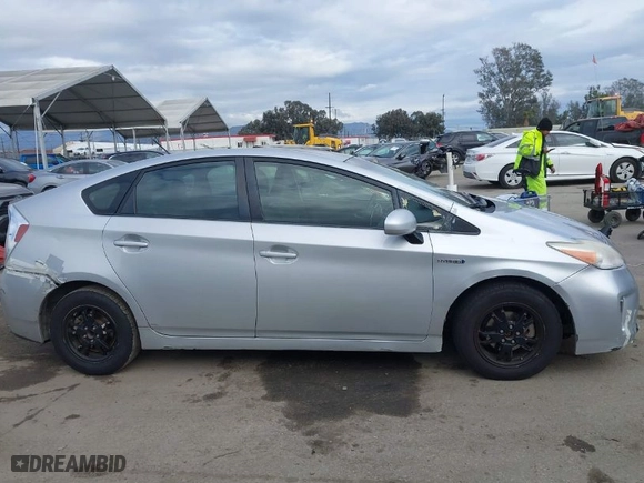 2013 Toyota Prius One with VIN JTDKN3DU9D5585100, listed as a IAAI auction lot 41787373 with 288,326 mi miles. Bid and sale history available at carsss.com. Image 13.