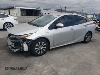 2021 Toyota Prius LE z VIN JTDKAMFP4M3184154, wystawiony jako Copart lot #53325625 z przebiegiem 100 251 mil mil oraz Szkoda całkowita • Salvage title. Historia ofert i sprzedaży dostępna na DreamBid. Obrazek 1.