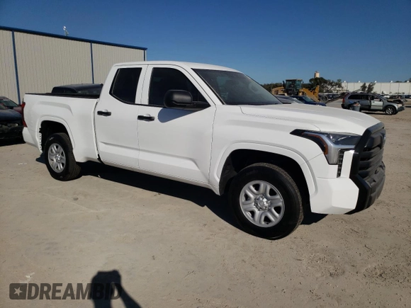 2022 Toyota Tundra SR z VIN 5TFKB5DA6NX016110, wystawiony jako Copart lot #41285993 z przebiegiem 68 mil mil oraz . Historia ofert i sprzedaży dostępna na DreamBid. Obrazek 4.