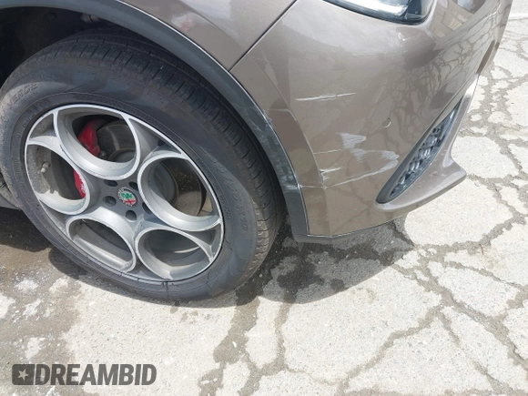 2019 Alfa Romeo Stelvio z VIN ZASPAJAN2K7C48523, wystawiony jako IAAI lot #42246378 z przebiegiem 46 546 mil mil oraz . Historia ofert i sprzedaży dostępna na DreamBid. Obrazek 6.