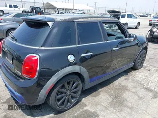 2015 MINI Hardtop 4 Door S z VIN WMWXU3C58F2B66601, wystawiony jako IAAI lot #42444404 z przebiegiem 76 174 mil mil oraz . Historia ofert i sprzedaży dostępna na DreamBid. Obrazek 4.