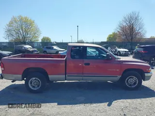 1999 Dodge Dakota SLT z VIN 1B7GL22X2XS222162, wystawiony jako IAAI lot #42038943 z przebiegiem 222 883 mil mil oraz . Historia ofert i sprzedaży dostępna na DreamBid. Obrazek 12.
