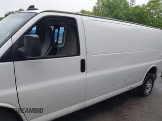 2019 Chevrolet Express Cargo z VIN 1GCZGHFG5K1361937, wystawiony jako IAAI lot #42298599 z przebiegiem 243 145 mil mil oraz . Historia ofert i sprzedaży dostępna na DreamBid. Obrazek 6.