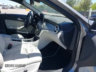 2017 Mercedes-Benz GLA 250 z VIN WDCTG4EB6HJ303262, wystawiony jako IAAI lot #42236512 z przebiegiem 59 681 mil mil oraz . Historia ofert i sprzedaży dostępna na DreamBid. Obrazek 5.