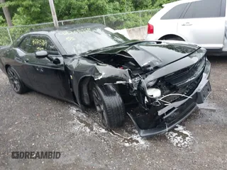 2016 Dodge Challenger R/T Scat Pack z VIN 2C3CDZFJ1GH265333, wystawiony jako IAAI lot #42205764 z przebiegiem 68 195 mil mil oraz . Historia ofert i sprzedaży dostępna na DreamBid. Obrazek 1.