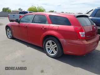 2006 Dodge Magnum R/T z VIN 2D8GV57256H203847, wystawiony jako IAAI lot #42062318 z przebiegiem 302 009 mil mil oraz . Historia ofert i sprzedaży dostępna na DreamBid. Obrazek 3.