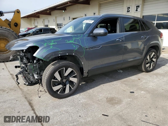 2024 Volkswagen Atlas SE z VIN 1V2KE2CA1RC255860, wystawiony jako Copart lot #49972445 z przebiegiem 1 242 mil mil oraz Szkoda całkowita • Salvage title. Historia ofert i sprzedaży dostępna na DreamBid. Obrazek 1.