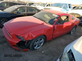 2014 Ford Mustang V6 z VIN 1ZVBP8AM5E5276735, wystawiony jako Copart lot #88933725 z przebiegiem 139 388 mil mil oraz Szkoda całkowita • Salvage title. Historia ofert i sprzedaży dostępna na DreamBid. Obrazek 1.