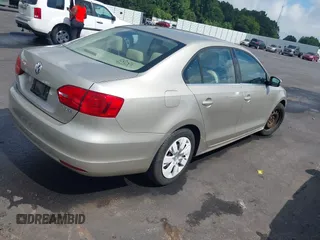 2013 Volkswagen Jetta SE с VIN 3VWDX7AJ0DM230540, выставлен на аукционе IAAI как лот 42655123 с пробегом 157 950 миль миль и . История ставок и продаж доступна на DreamBid. Изображение 4.