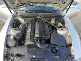 2005 BMW Z4 3.0i z VIN 4USBT53565LU10533, wystawiony jako Copart lot #58131945 z przebiegiem 129 788 mil mil oraz Tytuł czysty. Historia ofert i sprzedaży dostępna na DreamBid. Obrazek 11.