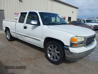 2000 GMC New Sierra 1500 SL with VIN 2GTEC19V0Y1286871, listed as a IAAI auction lot 41752865 with 298,925 mi miles. Bid and sale history available at carsss.com. Image 1.
