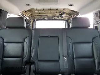 2019 Chevrolet Suburban LT z VIN 1GNSKHKC5KR279203, wystawiony jako Copart lot #57387975 z przebiegiem 73 898 mil mil oraz Szkoda całkowita • Salvage title. Historia ofert i sprzedaży dostępna na DreamBid. Obrazek 10.