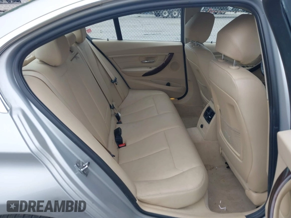 2013 BMW 3 Series 328i xDrive с VIN WBA3B3C57DF530191, выставлен на аукционе IAAI как лот 42517863 с пробегом 71 410 миль миль и . История ставок и продаж доступна на DreamBid. Изображение 8.