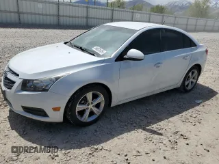 2014 Chevrolet Cruze 2LT z VIN 1G1PE5SB4E7348998, wystawiony jako Copart lot #54572425 z przebiegiem 68 848 mil mil oraz Szkoda całkowita • Salvage title. Historia ofert i sprzedaży dostępna na DreamBid. Obrazek 1.