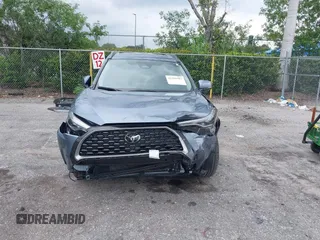 2023 Toyota Corolla Cross XLE с VIN 7MUDAAAGXPV070263, выставлен на аукционе IAAI как лот 42394307 с пробегом 18 977 миль миль и . История ставок и продаж доступна на DreamBid. Изображение 13.