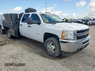 2014 Chevrolet Silverado 3500HD Work Truck z VIN 1GB4CZCGXEF153306, wystawiony jako Copart lot #58331735 z przebiegiem 133 058 mil mil oraz Czysty tytuł • Clean title. Historia ofert i sprzedaży dostępna na DreamBid. Obrazek 4.