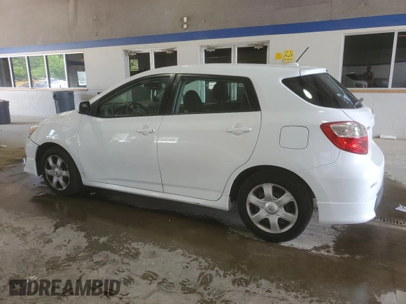 2009 Toyota Matrix S z VIN 2T1KE40E39C024034, wystawiony jako Copart lot #57873685 z przebiegiem 120 310 mil mil oraz Czysty tytuł • Clean title. Historia ofert i sprzedaży dostępna na DreamBid. Obrazek 2.
