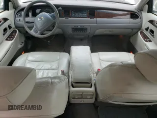 2000 Lincoln Town Car Signature z VIN 1LNHM82W9YY913288, wystawiony jako Copart lot #58776435 z przebiegiem 77 552 mil mil oraz Czysty tytuł • Clean title. Historia ofert i sprzedaży dostępna na DreamBid. Obrazek 8.