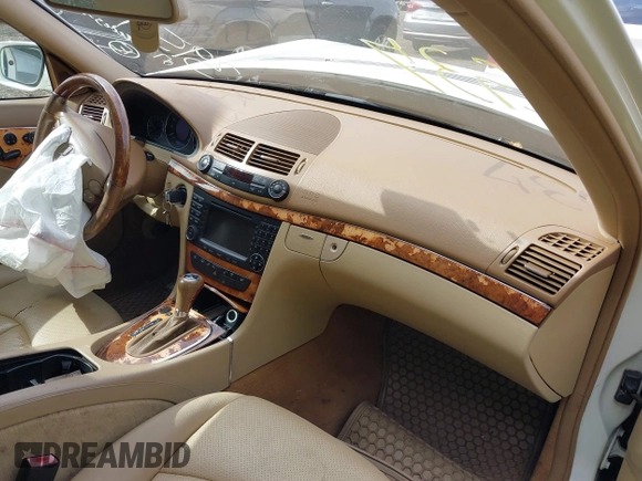 2007 Mercedes-Benz E-Class 3.5L with VIN WDBUF87X47X219898, listed as a IAAI auction lot 40488140 with Not Provided miles. Bid and sale history available at carsss.com. Image 5.