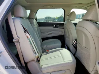 2025 Kia Sorento EX z VIN 5XYRH4JF8SG351780, wystawiony jako Copart lot #52129535 z przebiegiem 1 303 mil mil oraz Szkoda całkowita • Salvage title. Historia ofert i sprzedaży dostępna na DreamBid. Obrazek 12.