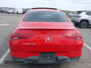 2020 Mercedes-Benz CLA 250 z VIN WDD5J4GB8LN026604, wystawiony jako IAAI lot #42102642 z przebiegiem 79 329 mil mil oraz . Historia ofert i sprzedaży dostępna na DreamBid. Obrazek 16.