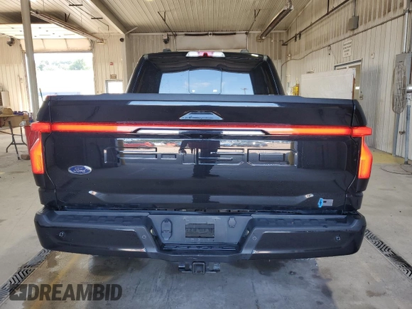 2023 Ford F-150 Lightning Pro z VIN 1FTVW1EV0PWG06971, wystawiony jako Copart lot #61850635 z przebiegiem 32 388 mil mil oraz Szkoda całkowita • Salvage title. Historia ofert i sprzedaży dostępna na DreamBid. Obrazek 6.