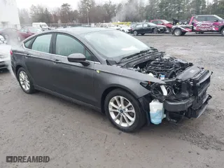 2019 Ford Fusion SE with VIN 3FA6P0HD6KR245231, listed as a IAAI auction lot 41856924 with 132,972 mi miles. Bid and sale history available at carsss.com. Image 1.