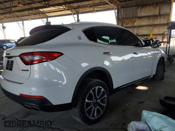 2017 Maserati Levante S z VIN ZN661YUA2HX242914, wystawiony jako Copart lot #44312295 z przebiegiem Nie podano mil oraz Szkoda całkowita • Salvage title. Historia ofert i sprzedaży dostępna na DreamBid. Obrazek 3.