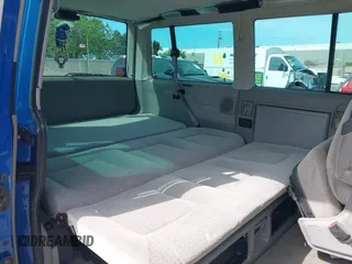 2000 Volkswagen EuroVan с VIN WV2MH4703YH022435, выставлен на аукционе IAAI как лот 42106304 с пробегом 185 376 миль миль и . История ставок и продаж доступна на DreamBid. Изображение 8.