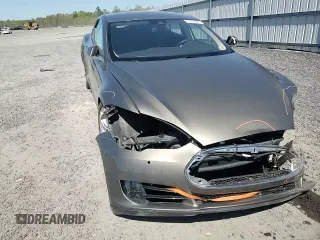2016 Tesla Model S 90D with VIN 5YJSA1E2XGF121040, listed as a Copart auction lot 53612085 with 158,710 mi miles and Salvage Title. Bid and sale history available at DreamBid. Image 10.