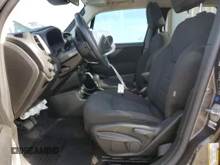 2020 Jeep Renegade Latitude z VIN ZACNJBBB8LPL33572, wystawiony jako Copart lot #60531795 z przebiegiem 78 528 mil mil oraz Szkoda całkowita • Salvage title. Historia ofert i sprzedaży dostępna na DreamBid. Obrazek 7.