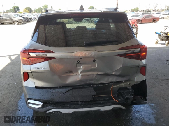 2023 Kia Seltos S z VIN KNDEU2AA8P7385323, wystawiony jako Copart lot #52816795 z przebiegiem 24 351 mil mil oraz Szkoda całkowita • Salvage title. Historia ofert i sprzedaży dostępna na DreamBid. Obrazek 6.