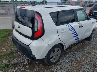 2016 Kia Soul z VIN KNDJN2A21G7289568, wystawiony jako IAAI lot #42292830 z przebiegiem 172 079 mil mil oraz . Historia ofert i sprzedaży dostępna na DreamBid. Obrazek 4.