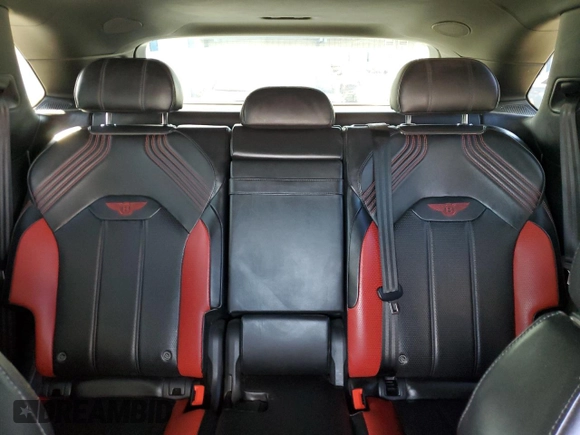 2022 Bentley Bentayga V8 z VIN SJAAM2ZV9NC013534, wystawiony jako Copart lot #74924334 z przebiegiem 10 200 mil mil oraz Nie do naprawy • Non repairable. Historia ofert i sprzedaży dostępna na DreamBid. Obrazek 10.