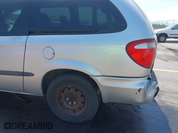 2002 Dodge Caravan Sport with VIN 2B4GP44362R699632, listed as a IAAI auction lot 42088557 with 237,844 mi miles. Bid and sale history available at carsss.com. Image 15.