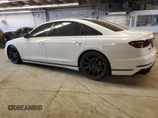 2022 Audi S8 z VIN WAULSBF83NN008651, wystawiony jako Copart lot #75903254 z przebiegiem 32 405 mil mil oraz Szkoda całkowita • Salvage title. Historia ofert i sprzedaży dostępna na DreamBid. Obrazek 2.