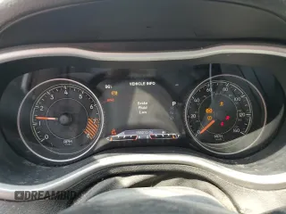 2015 Jeep Cherokee Trailhawk with VIN 1C4PJMBS8FW717950, listed as a Copart auction lot 60321625 with 155,210 mi miles and Salvage title. Bid and sale history available at DreamBid. Image 9.
