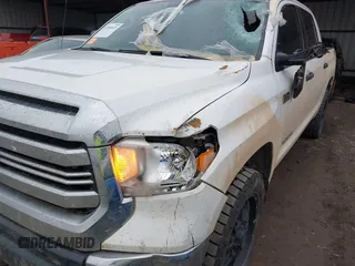 2016 Toyota Tundra 4WD Truck SR5 with VIN 5TFDW5F13GX509045, listed as a IAAI auction lot 41554023 with 165,026 mi miles. Bid and sale history available at carsss.com. Image 6.