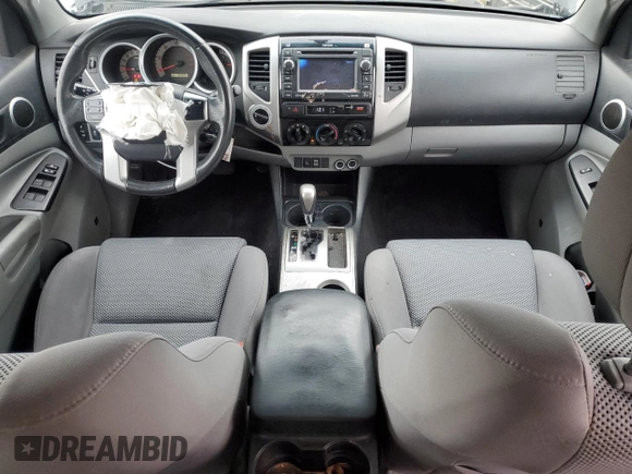 2013 Toyota Tacoma z VIN 5TFLU4EN1DX066986, wystawiony jako Copart lot #55480735 z przebiegiem 165 991 mil mil oraz Szkoda całkowita • Salvage title. Historia ofert i sprzedaży dostępna na DreamBid. Obrazek 8.