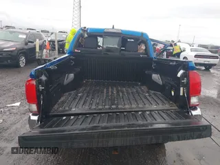 2017 Toyota Tacoma SR5 with VIN 5TFCZ5AN5HX104657, listed as a IAAI auction lot 41937797 with 116,320 mi miles and . Bid and sale history available at carsss.com. Image 8.