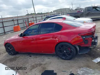2020 Alfa Romeo Giulia z VIN ZARFAMAN3L7625180, wystawiony jako IAAI lot #41517401 z przebiegiem 43 010 mil mil oraz . Historia ofert i sprzedaży dostępna na DreamBid. Obrazek 15.