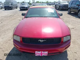 2005 Ford Mustang Deluxe z VIN 1ZVFT84N455183240, wystawiony jako IAAI lot #42142157 z przebiegiem Nie podano mil oraz . Historia ofert i sprzedaży dostępna na DreamBid. Obrazek 12.