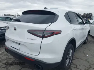 2024 Alfa Romeo Stelvio Sprint z VIN ZASPAJAN0R7D72106, wystawiony jako IAAI lot #41750908 z przebiegiem Nie podano mil oraz . Historia ofert i sprzedaży dostępna na DreamBid. Obrazek 4.
