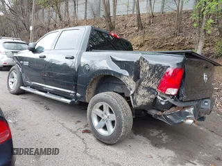 2017 Ram 1500 Express z VIN 3C6RR7KT3HG705029, wystawiony jako IAAI lot #42199557 z przebiegiem 98 229 mil mil oraz . Historia ofert i sprzedaży dostępna na DreamBid. Obrazek 3.
